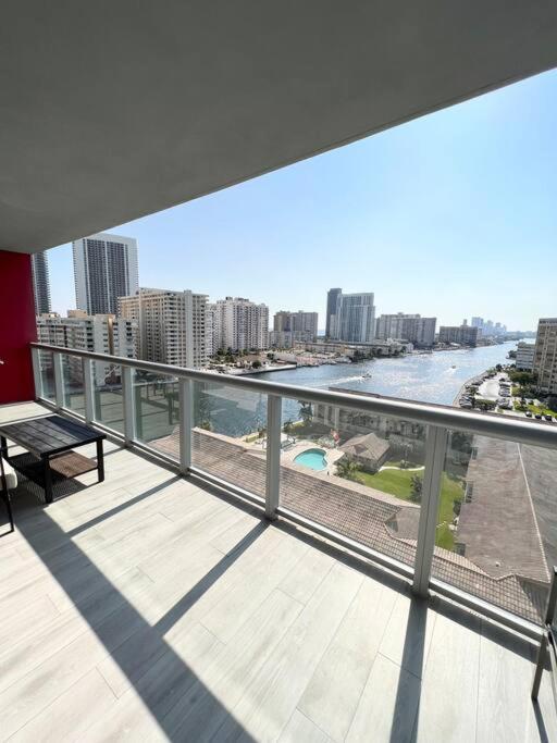 Luxury Condo Steps From Beach Hallandale Beach Exterior photo