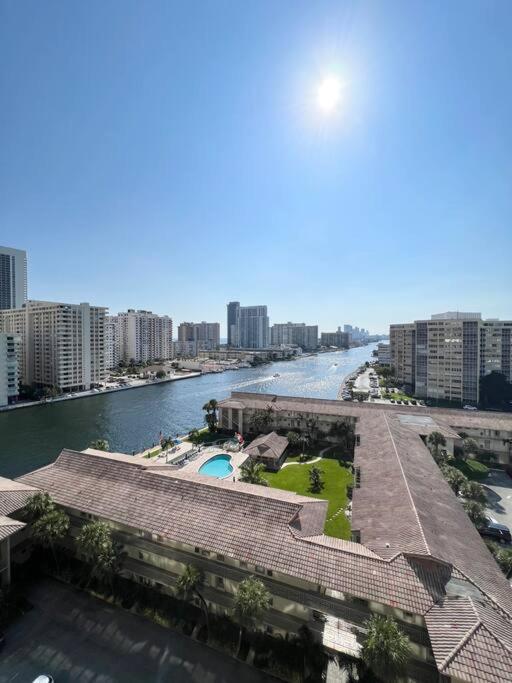 Luxury Condo Steps From Beach Hallandale Beach Exterior photo